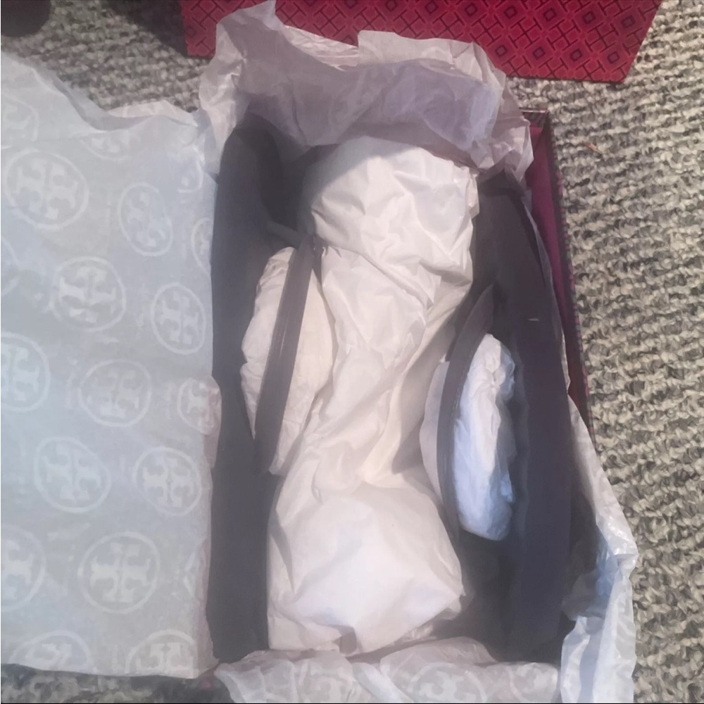 NWB Tory Burch Kira Thin Flip Flops, Size 8 Color Deep Purple 502 - Picture 8 of 11